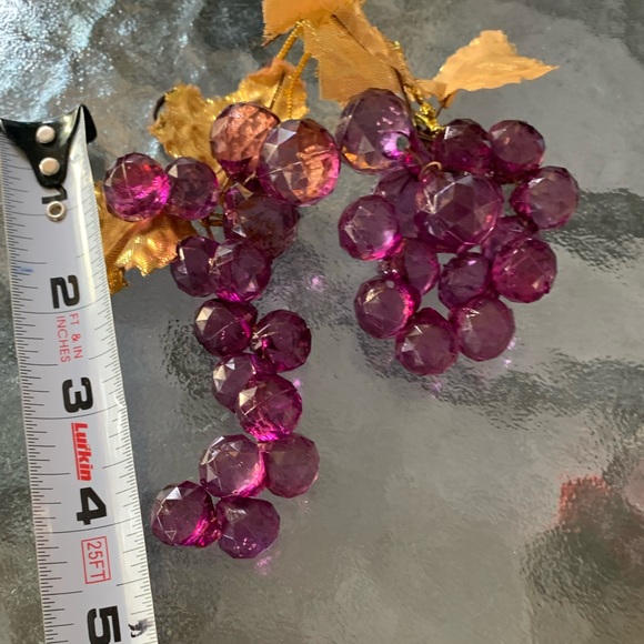 Vintage (Set of 2) Purple Lucite Acrylic Faceted Cluster Grapes w/ Gold Leaves - Picture 12 of 14
